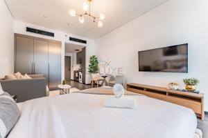 Tranquil Studio Just minutes Drive to Dubai Attraction, O10 Building Al Jaddaf by Deluxe Holiday Homes
