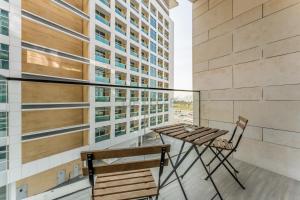 Tranquil Studio Just minutes Drive to Dubai Attraction, O10 Building Al Jaddaf by Deluxe Holiday Homes