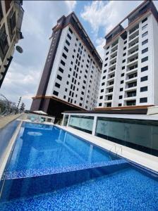 modern retreat apartment with breathtaking city views heated swimming pool ,gym and ample parking