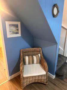 Comfortable 2-Bedroom Coastal Getaway, Sleeps 5