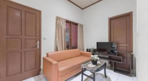 RedDoorz Plus @ Hotel Griya Astoeti