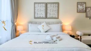 Trendy Studio Haven - Urban Curve Living