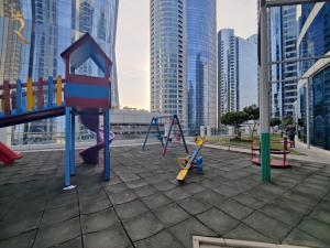 Trendy Studio Haven - Urban Curve Living