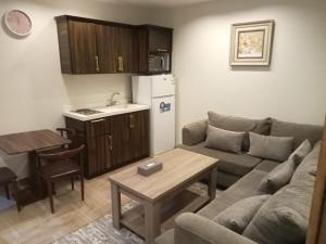 Burj Al Hayat Aleali Services Apartment - Juha