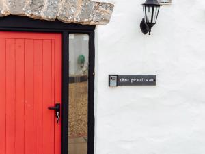The Parlour - Uk6717