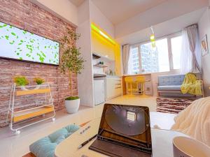 High View 1Room Condo in Cebu City near Ayala Mall with Rooftop Pool, Fast WiFi and Netflix