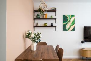 Siekierki Malachite Apartment by BookingHost