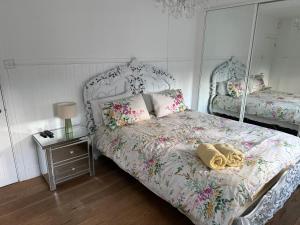 Wychwood A Beautiful Country Style Bungalow