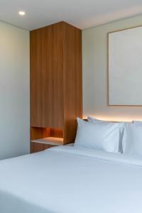 Sadila Estate - Stylish and Modern 2BR Pool Loft in Berawa