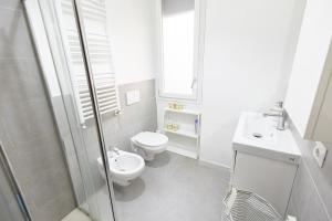 Large comfortable house for 10, a stones throw from the metro