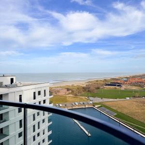 High-End Sea View Apartment - Lets Go Getaways