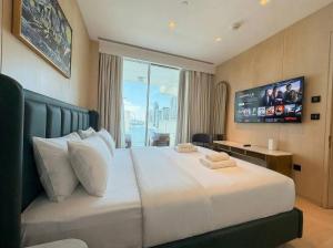 FIVE Palm | Stunning Sea-View Luxury 2BR Apartment