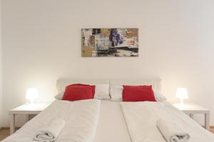 Lovely private rooms in 3BR Shared Apt, with smart TV & WiFi