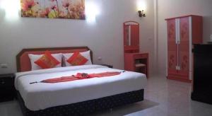 At night Airport Resort