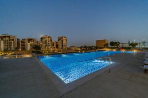 1BR Burj View Apartment In Dubai Creek Harbour