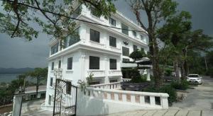 LAKESIDE DAILAI HOTEL