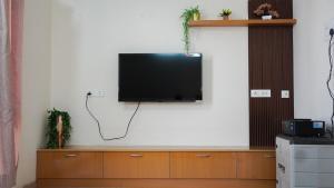 Cozy 2BHK On Manikonda Near Rai Durg for Families