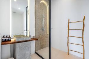 Palm Sugar Villa - Stylish 3BR Retreat with Pool