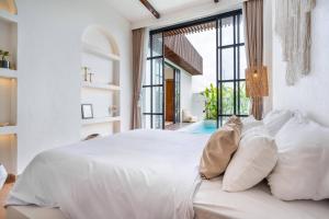 Palm Sugar Villa - Stylish 3BR Retreat with Pool