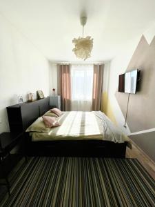 Sunny View 2BR Apartment with Terrace - near VIVO and Amethyst