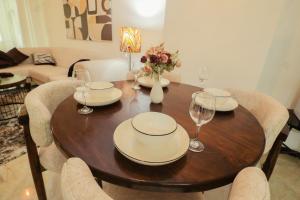 Serenity Homes Elegant 2 Br Apt in Kilimani, Private Balcony, Gym, Kids playground, Washer on Dennis Pritt Road