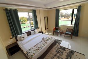 Jaswinder Bhawan - By The Ganges