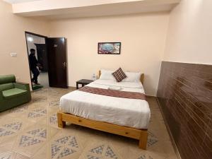 Hotel crystal fall