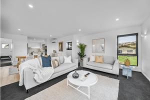 Family home in beach side suburb 40 mins to city