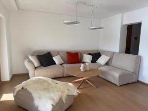 Cozy Crans-Montana Apt with Lake and Mountain View