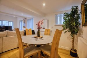 2-Bed - Bridgwater Rd - Stylish, Free Parking