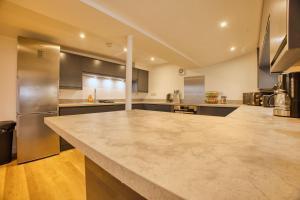 2-Bed - Bridgwater Rd - Stylish, Free Parking