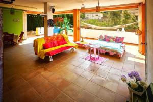 Cozy house with pool