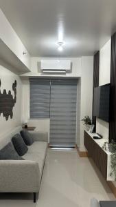 Condotel 1BR w balcony at MOA SMDC Shore3 T1