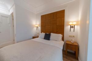 Three-Bedroom Family Suite in Managed Aparthotel - Balcony & Elevator near Taksim Square