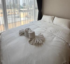 Sky Luxury Near BTS Ekkamai pool gym Netflix