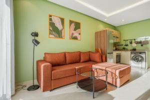 Premium Stay Near Aeria Mall CFC- Feels like Home
