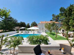 ROYAL Pool Apartments