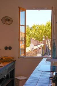 Sunny cocoon with harbor view