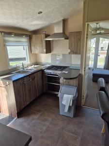 Weeping Willow - 3 bedrooms with decking sleeps 8