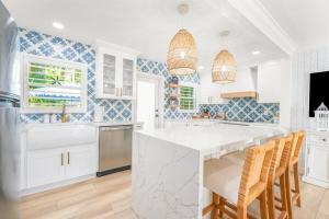 Luxury Palm Beach Duplex Near A1A & Beach
