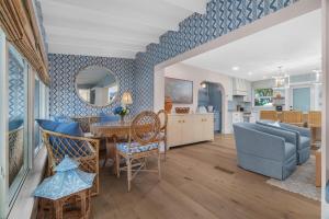 Luxury Palm Beach Duplex Near A1A & Beach