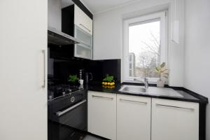 Cozy Apartment for 2 People Near the Palace of Culture and Science in Warsaw by Noclegi Renters