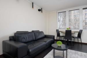 Cozy Apartment for 2 People Near the Palace of Culture and Science in Warsaw by Noclegi Renters