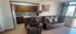 Pink Lake Bungalow with Rooftop Views