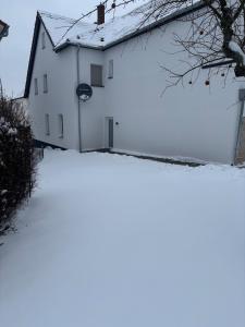 Zentrale Wohnung mit eigenem Eingang und Stellplatz
