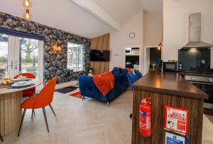Rosewood Lodge With Hot Tub
