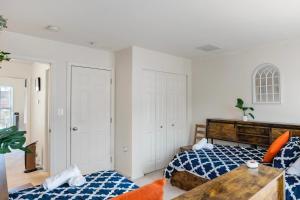 Spacious Washington, D.C. Rowhome w free parking!