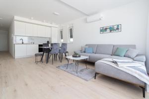 L&L Nin Seabreeze Apartments 1