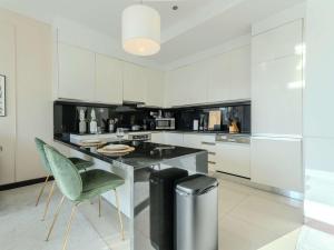 Views & Pool Access at JW Marriott Dubai Marina