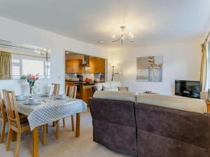 2 Bed in Brixham 85409